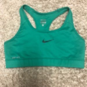 Nike sports bra kelly green M
